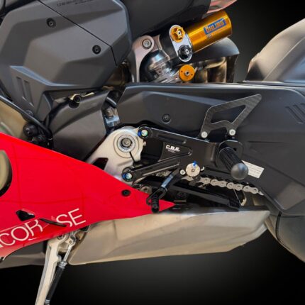 Pedane arretrate CBE Factory Panigale V4
