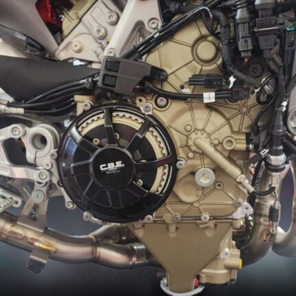 Protezione frizione a secco Ducati V4 montata su Panigale V4