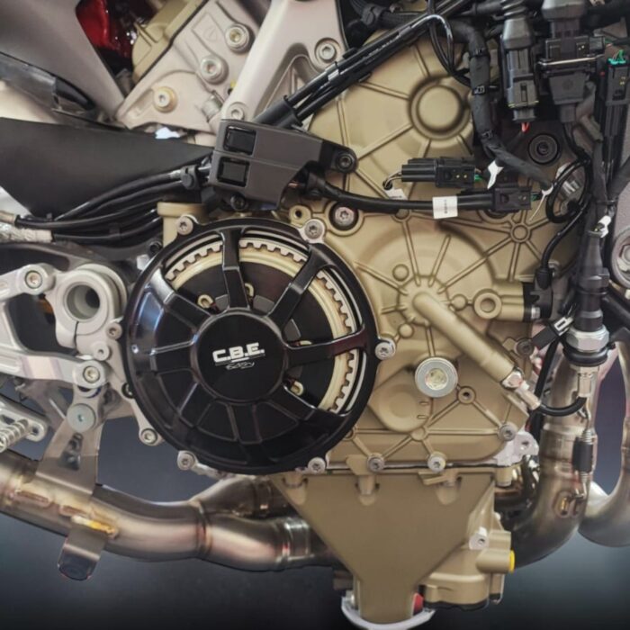 Protezione frizione a secco Ducati V4 montata su Panigale V4